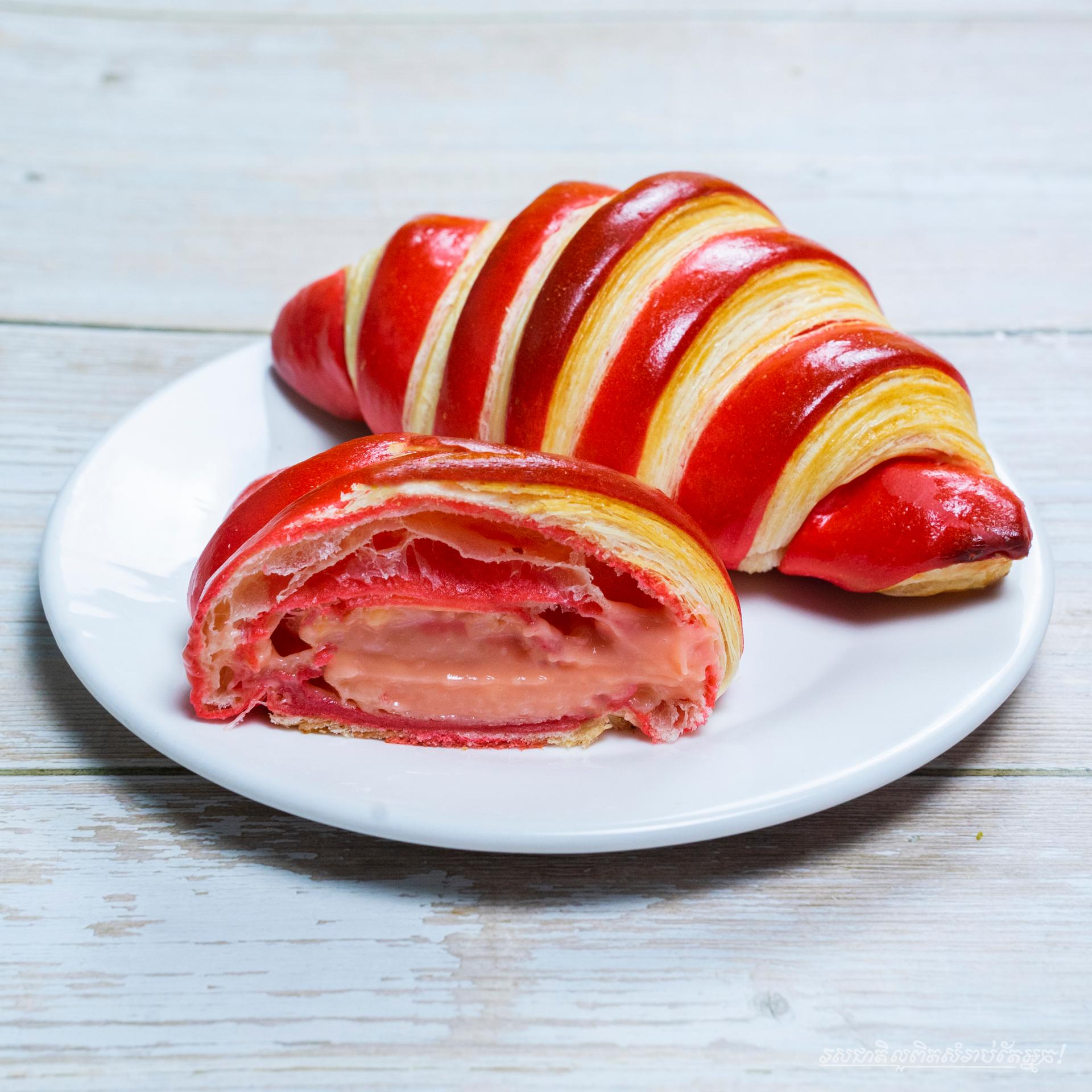 Strawberry Croissant 1pcs