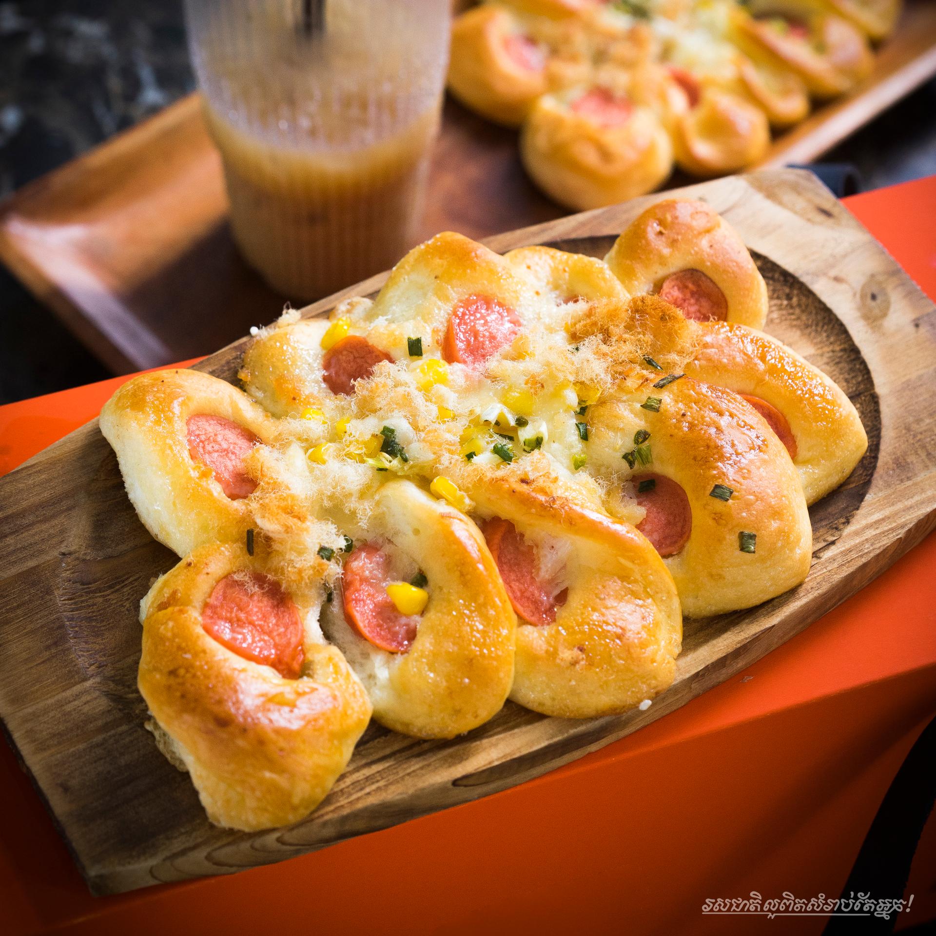 Hot Dog Leaf Shape 1pcs
