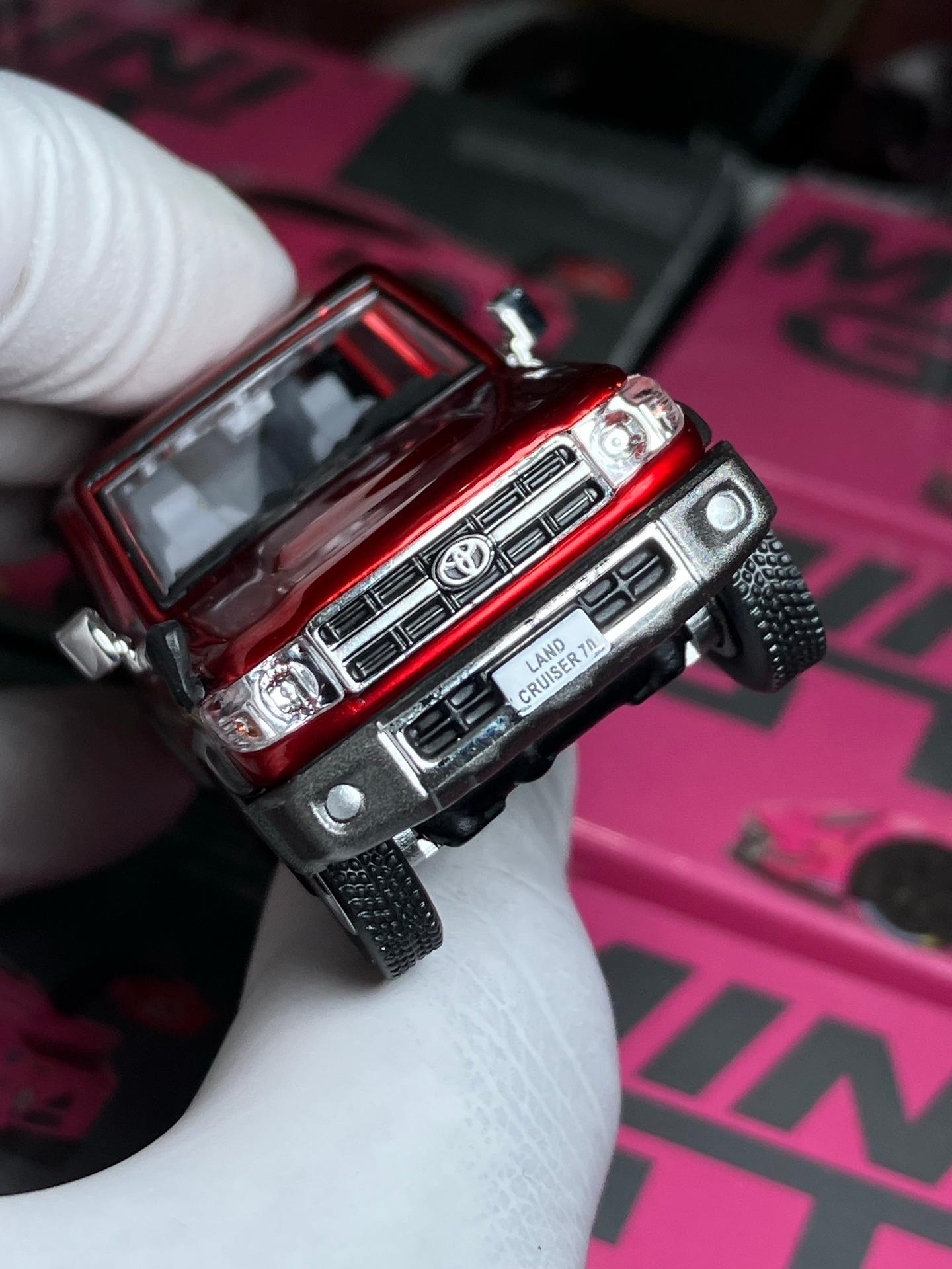 1/64 Toyota land cruiser LC76 (1994)🔴