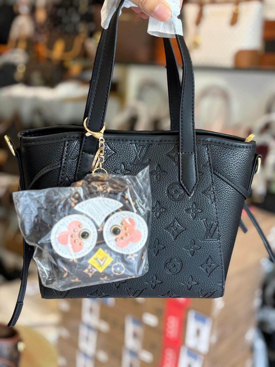 កាបូបម៉ាក” Lv “