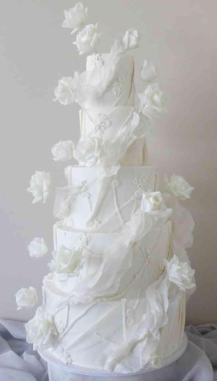 Wedding cake 5layer white roses