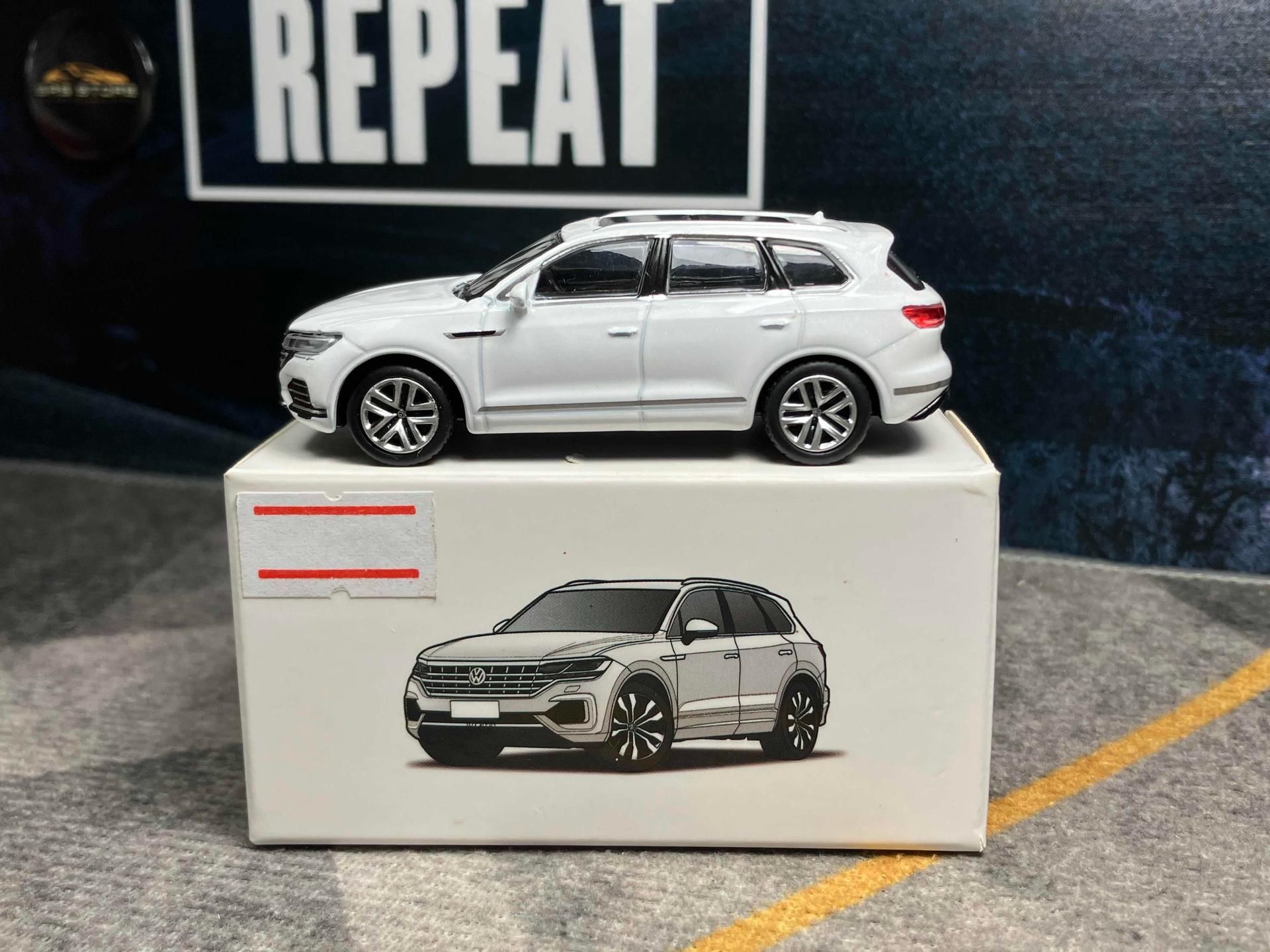 1/64 Volkswagen Touareg SUV⚪️