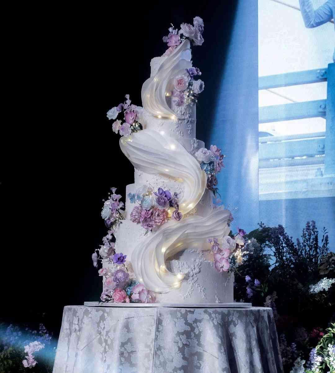 Wedding cake 5layers with light