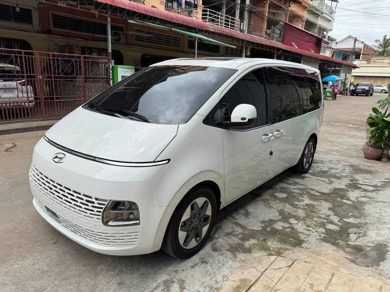Hyundai staria
