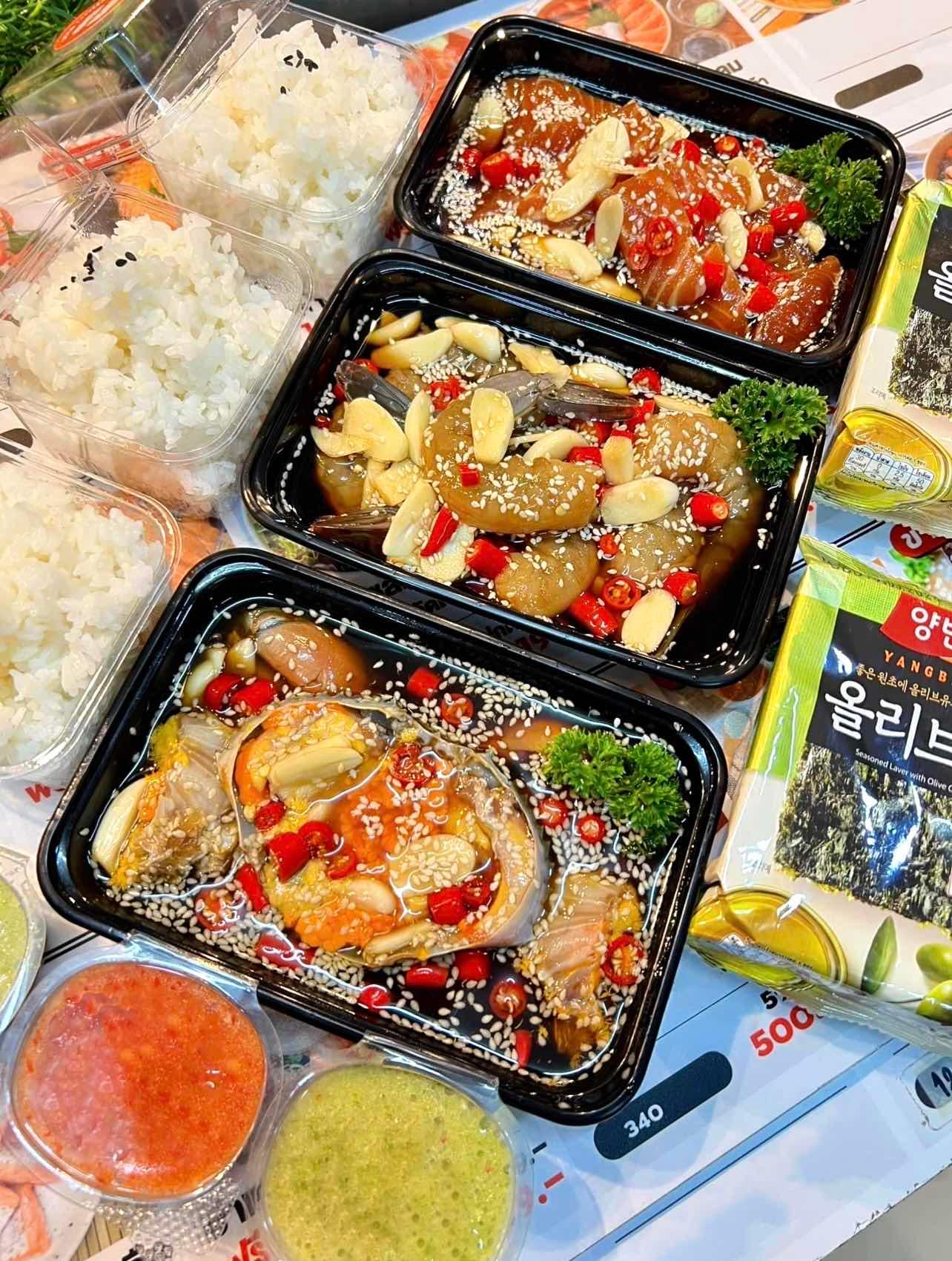ឈុតពិសេសត្រាំទឹកសុីអុីវ Combo ( ក្តាមថ្មប្រអប់ បង្គាលាយសាល់ម៉ុនប្រអប់ សាល់ម៉ុនប្រអប់ បាយ២ សារាយ២ )