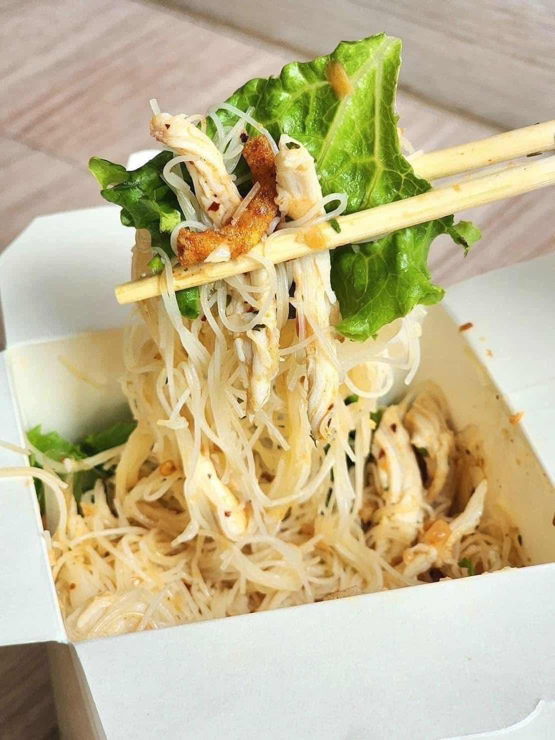 គុយទាវ សាច់មាន់ហែក