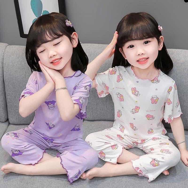 ឈុតគេងក្មេងស្រី
