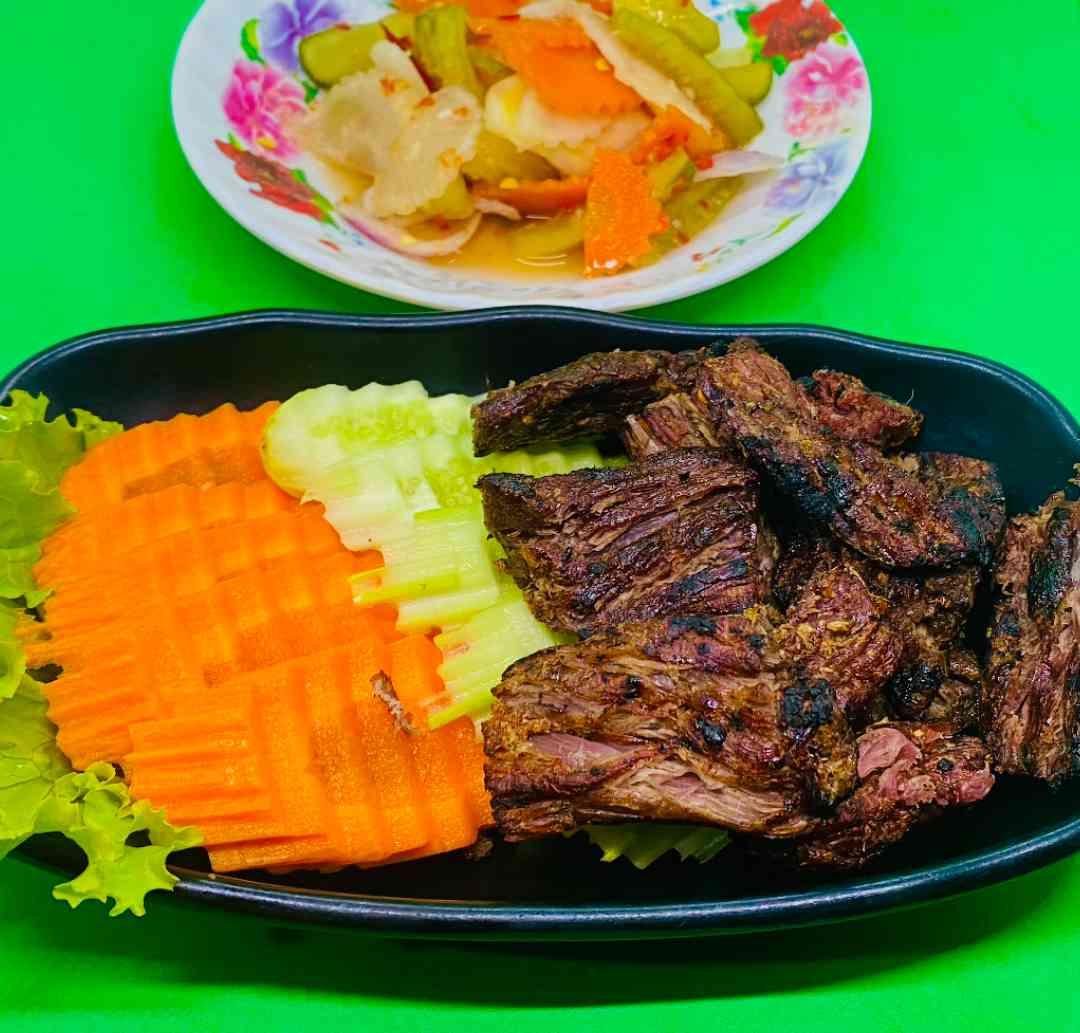 ងៀតក្របីអាំង / 烤水牛肉