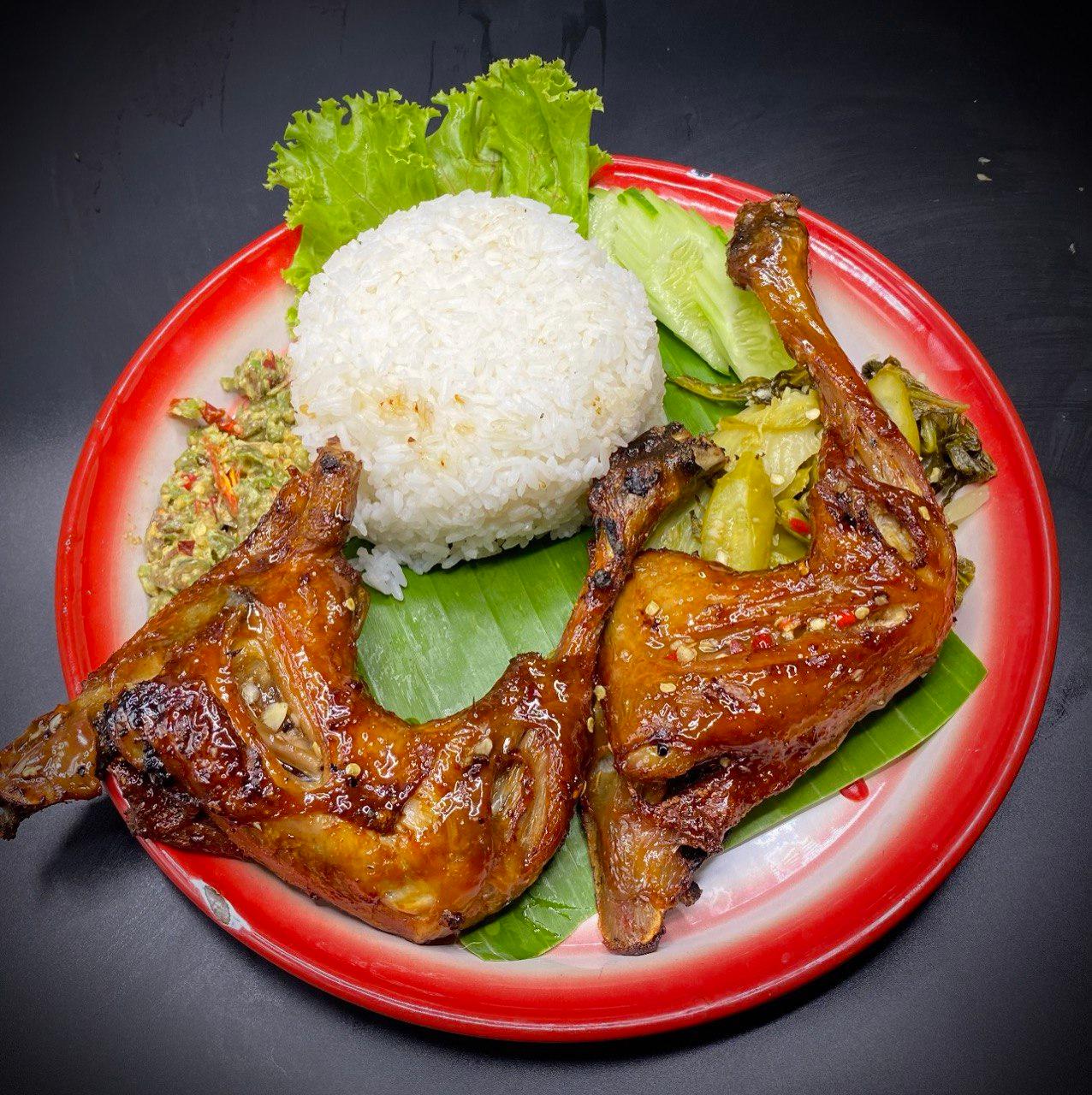បាយភ្លៅមាន់ភ្លោះ