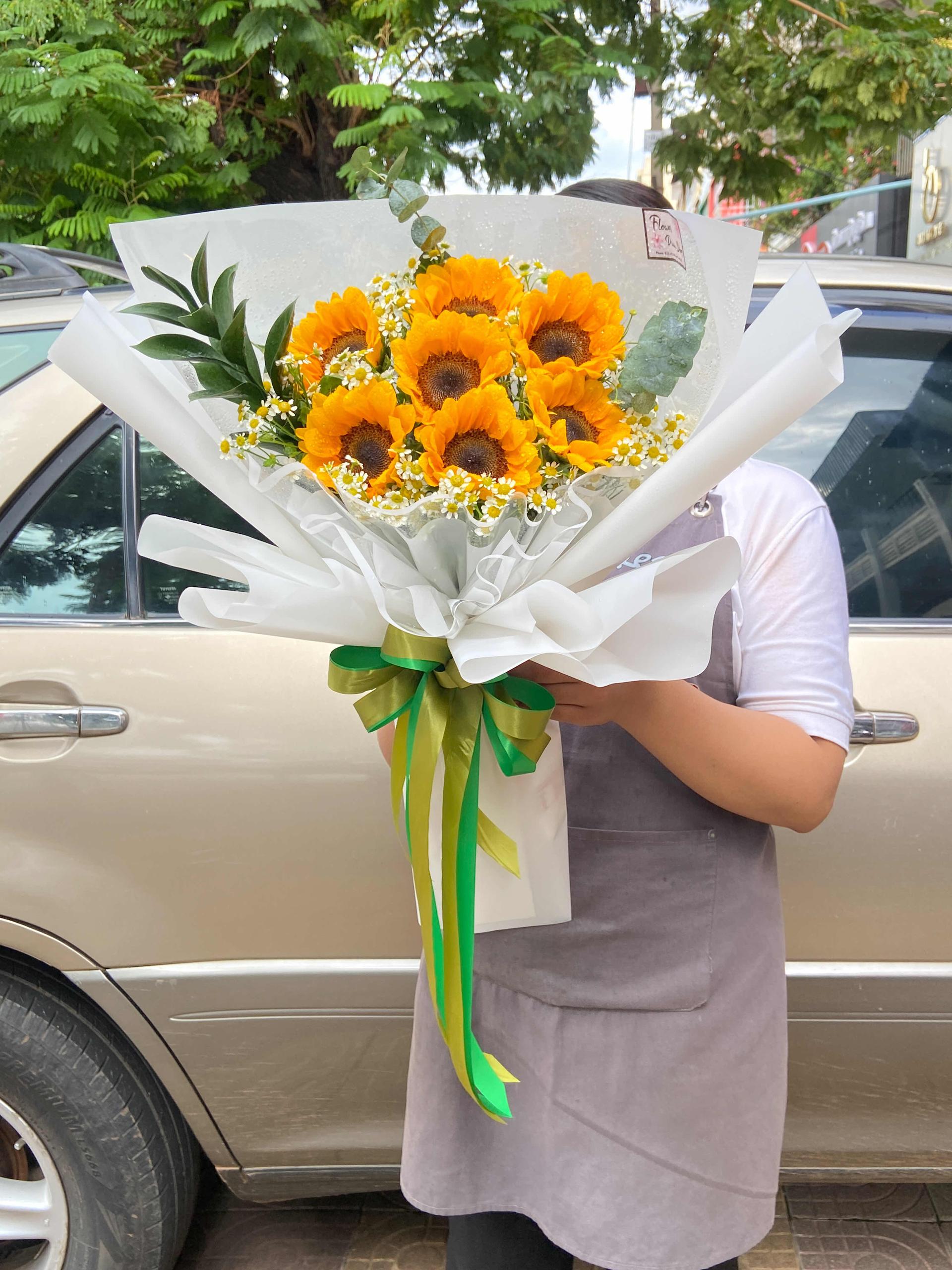 បាច់​ផ្កា​ឈូករ័ត្ន​