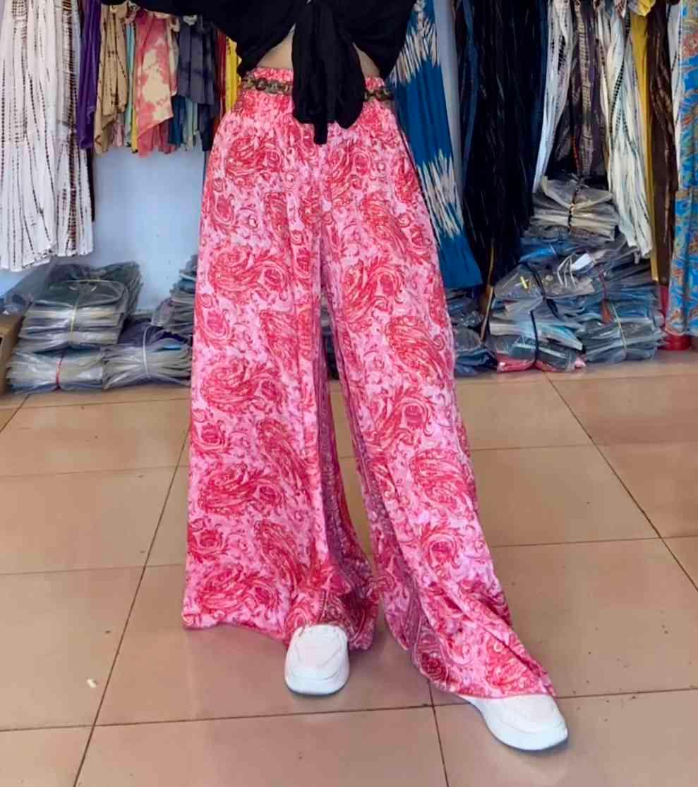 ខោជេននីចំហរជើង