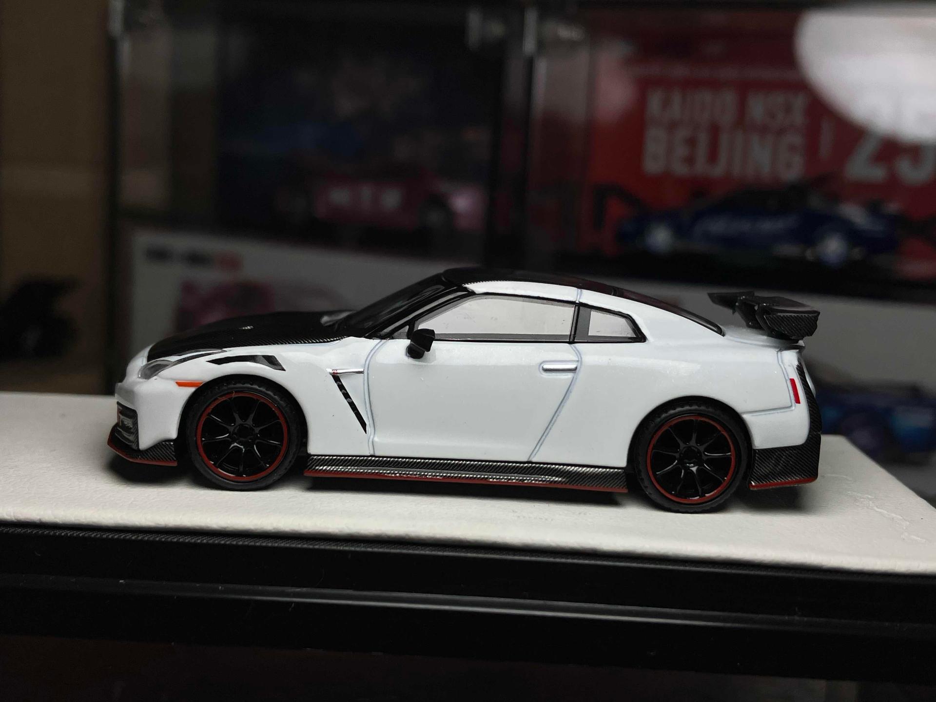 1/64 Nissan GT-R Nismo (R35)2024 Brilliant White Pearl
