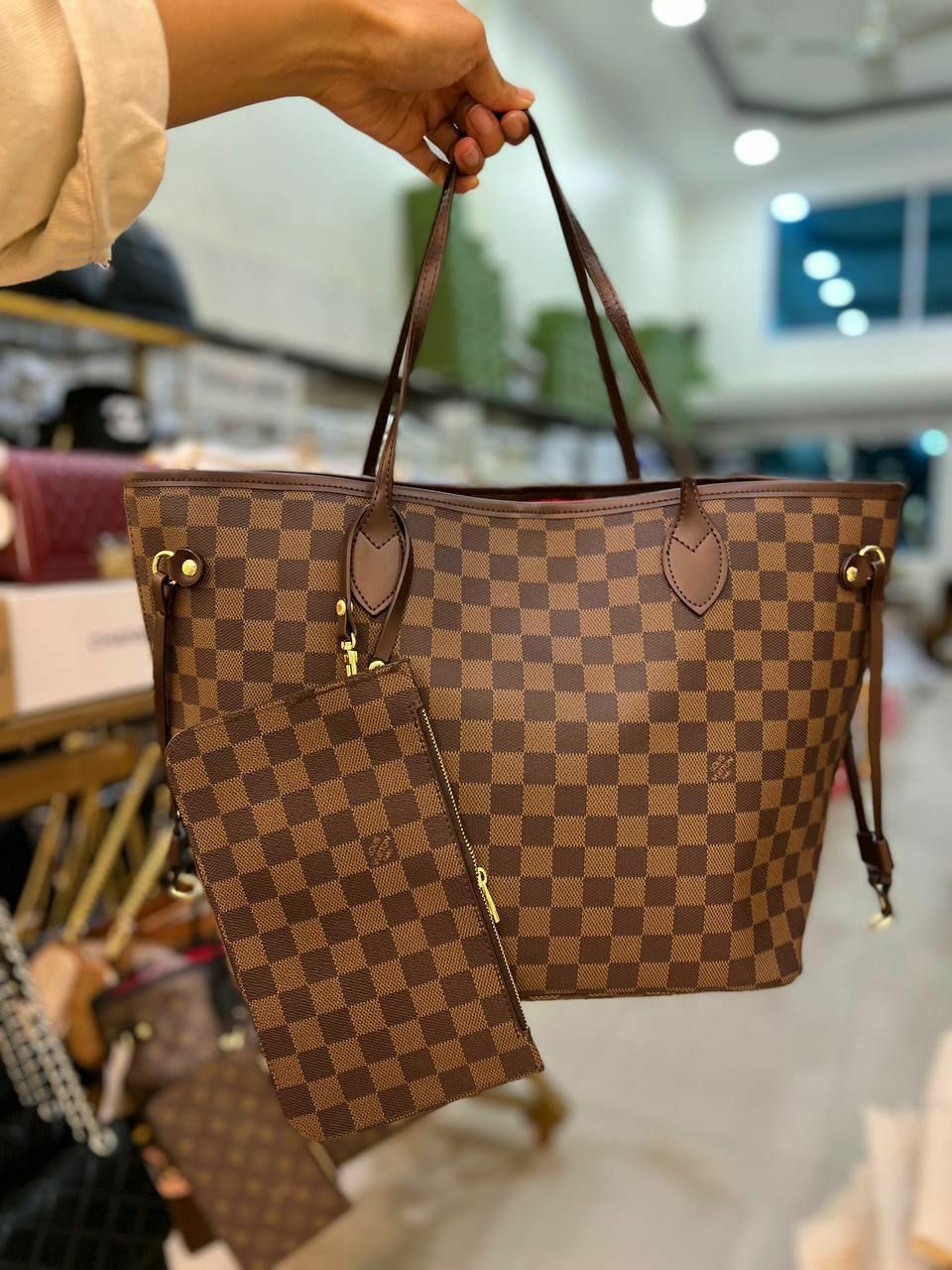 ម៉ាក"LV"