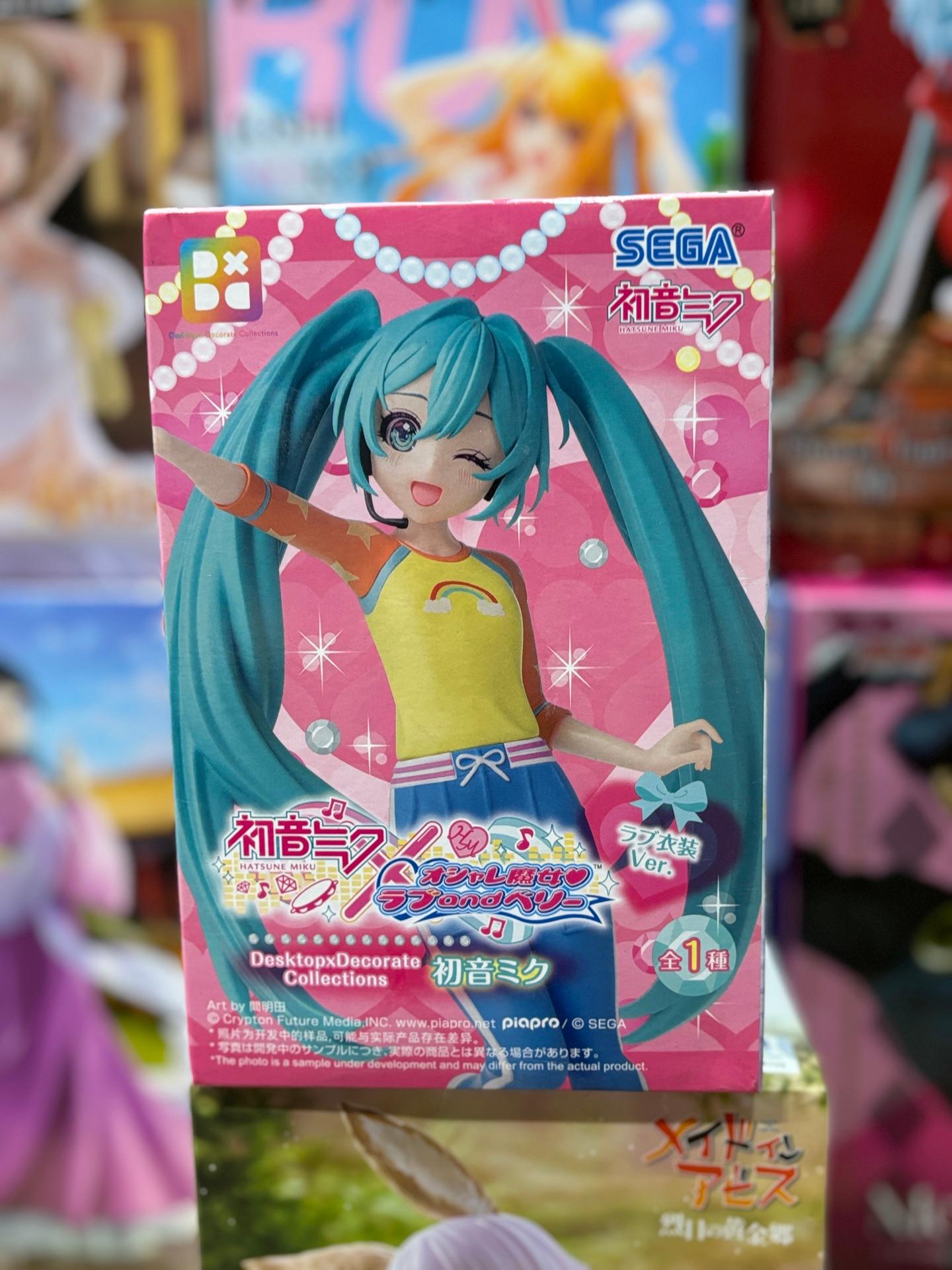 SEGA Desktop×Decorate Collections Hatsune Miku x Love and Berry Dress Up and Dance! Hatsune Miku Love Costume Ver. collectible figure