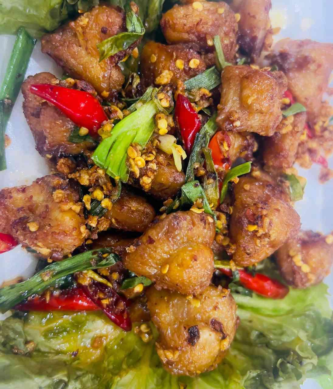 កញ្ចូញមាន់ លីងអំបិលម្ទេស / 鸡腿,椒盐炸