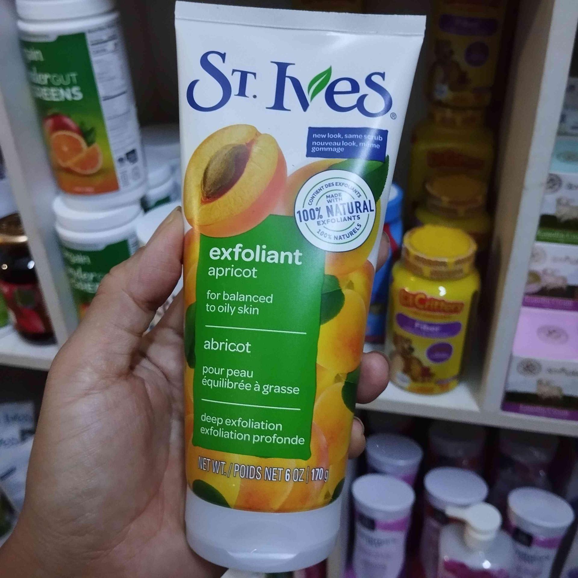 At Ives exfoliant apricot acrub