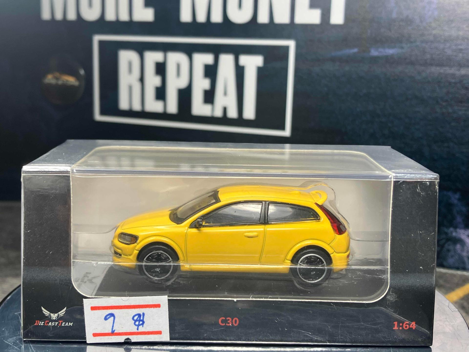 1/64VOLVO C30🟡