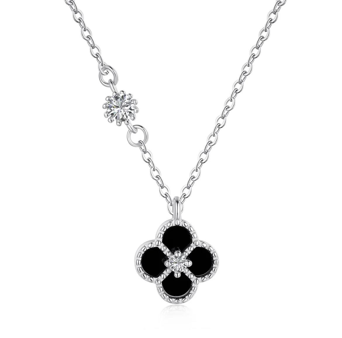 Icônic Crystals Black Onyx Clover Necklace