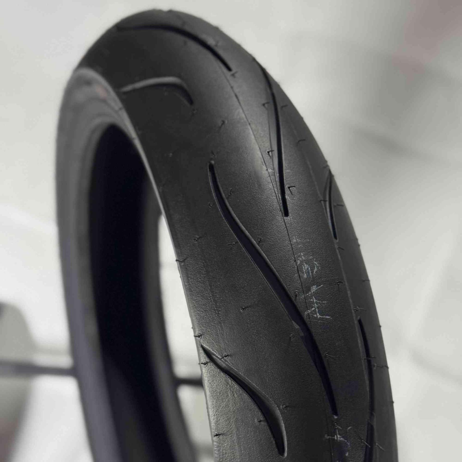 120/70ZR17  F010  58W  T/L