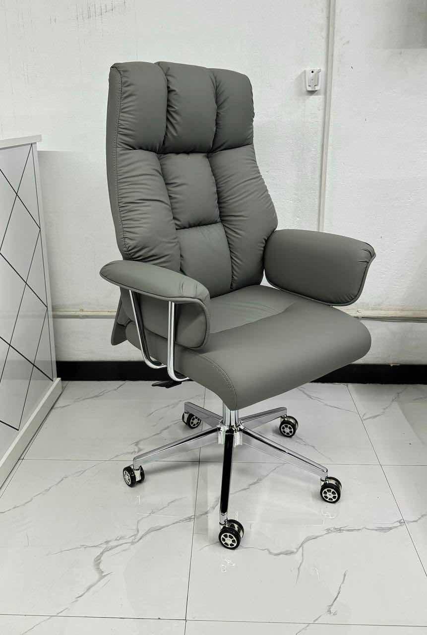 Boss chair(មាន2ពណ៍ ខ្មៅ/ប្រផេះ)