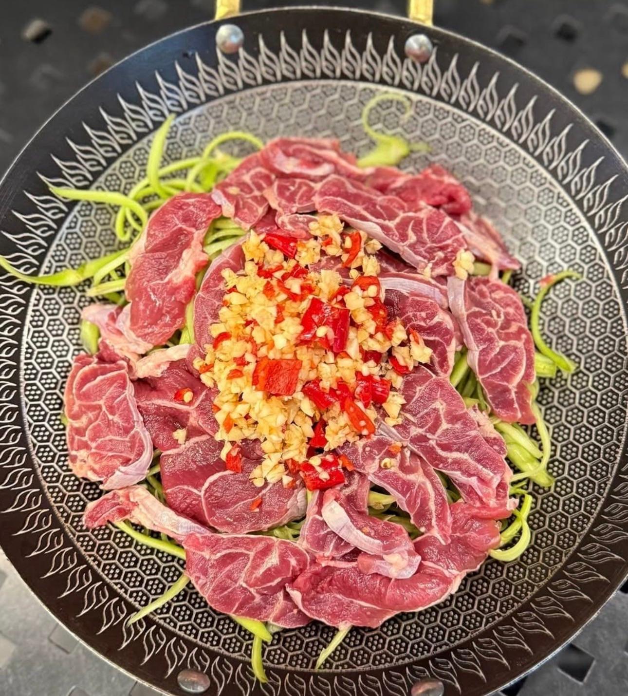 សាច់គោសាច់ស្រួយ ខ្ទឹមម្ទេស ត្រកួន