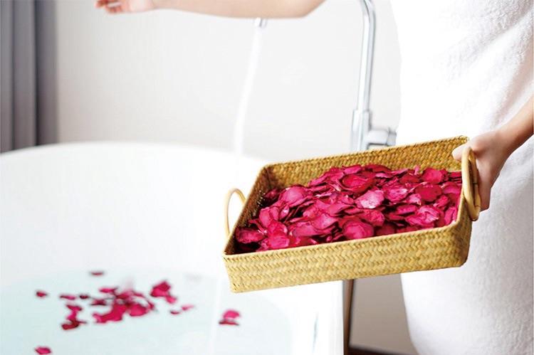 Roses for bathing or foot spa