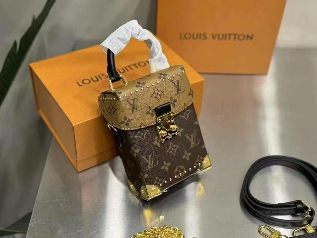 កាបូបម៉ាក”LV”