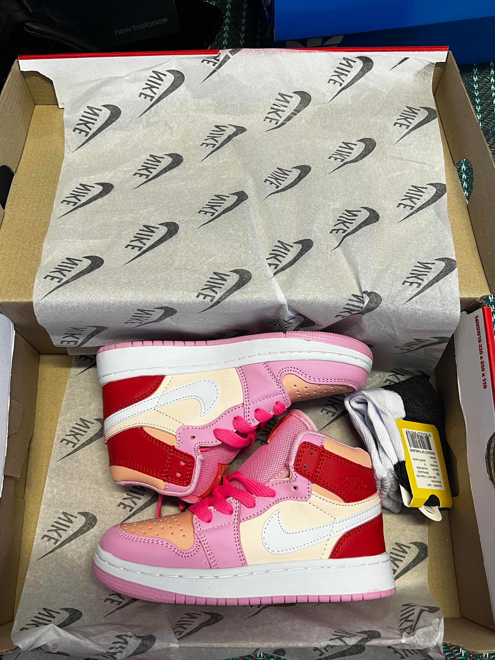 Jordan 1 កវែង