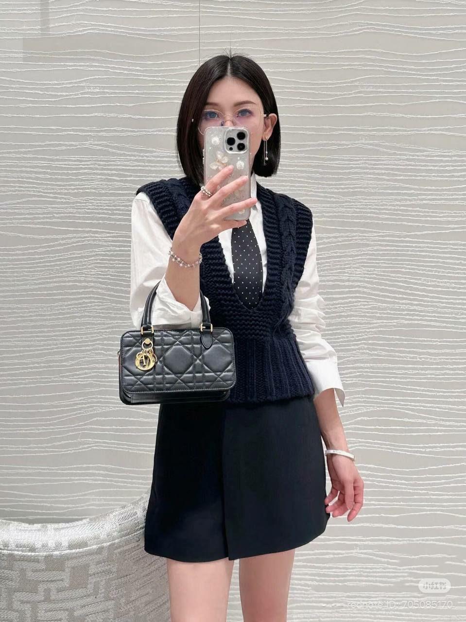 កាបូបម៉ាក”Dior ”