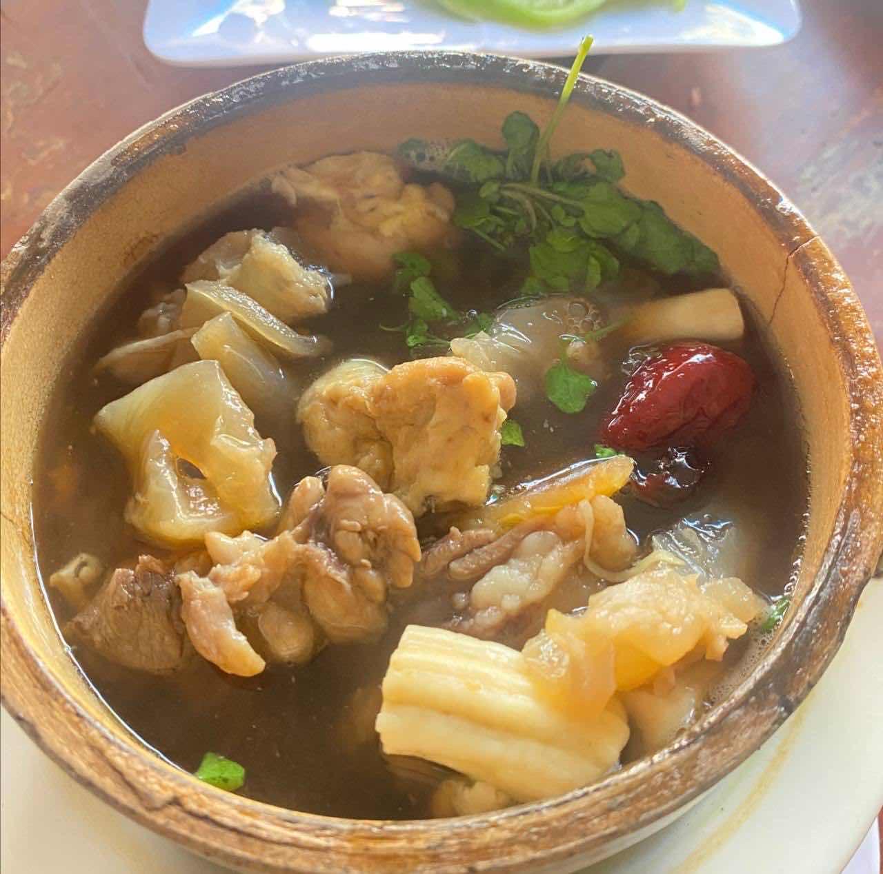 ស៊ុបប៉ូវសសៃកែង ខួរឆ្អឹងខ្នង ចានតូច