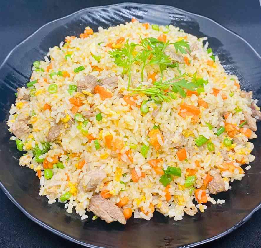 បាយឆាសាច់គោ / 牛肉炒饭