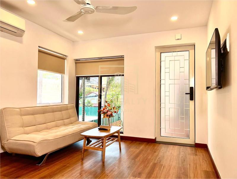 1 Living Room 800$