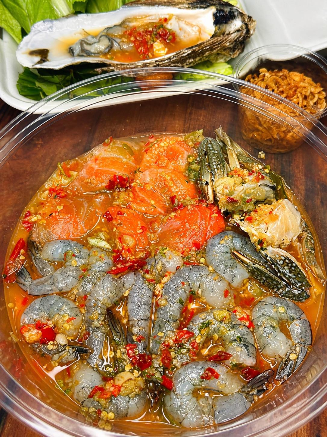 ឈុត  បុកទឹកត្រី គ្រឿងសមុទ្រ ( សាលម៉ុន  . បង្គា . ក្តាម . oyster  )