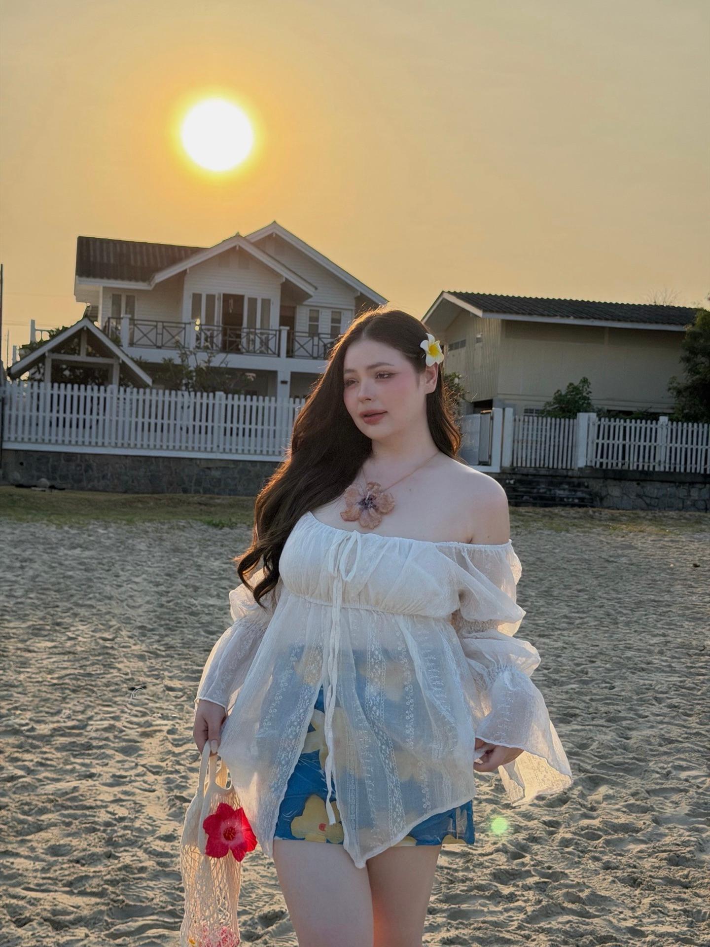 Off-shoulder shirt πͺΌ