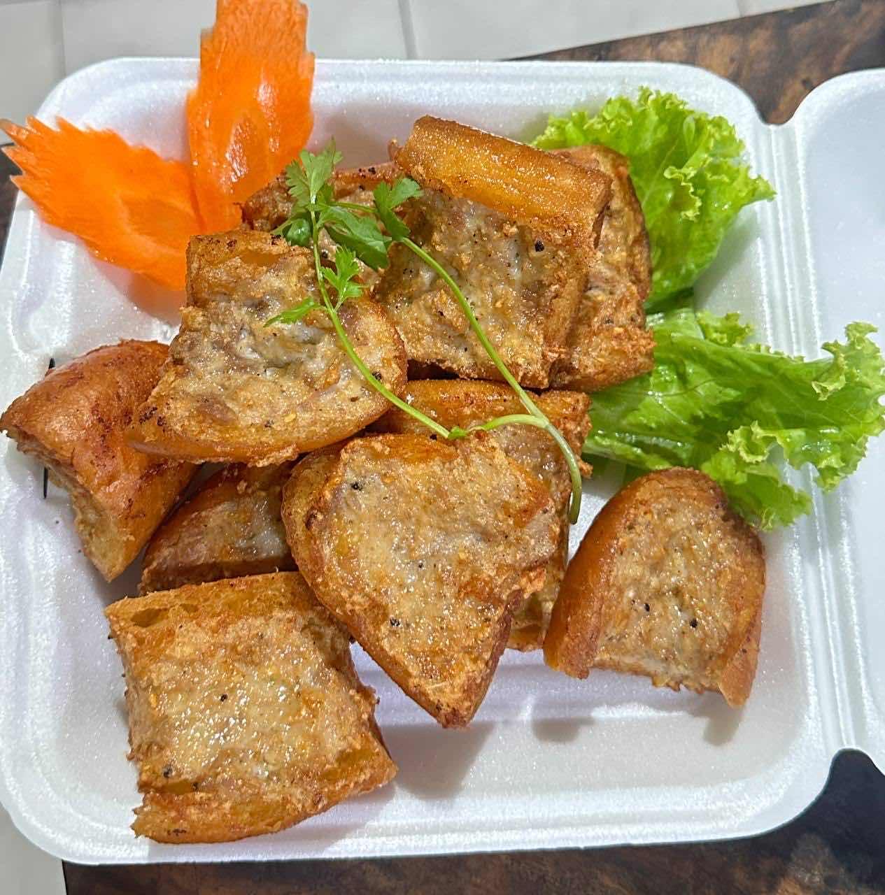 នំប័ុង ប្រហិតត្រីស្លាត សាច់ចិញ្ច្រាំ ចៀន