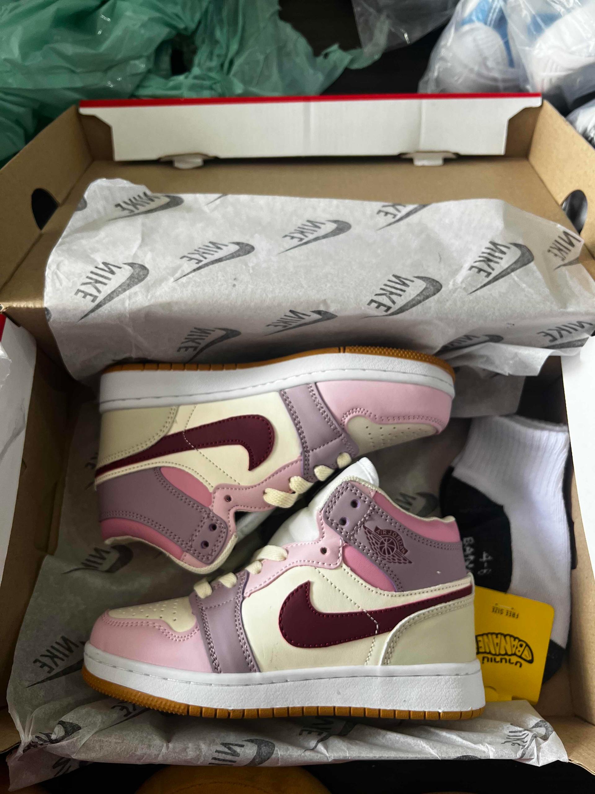 Jordan 1 កវែង