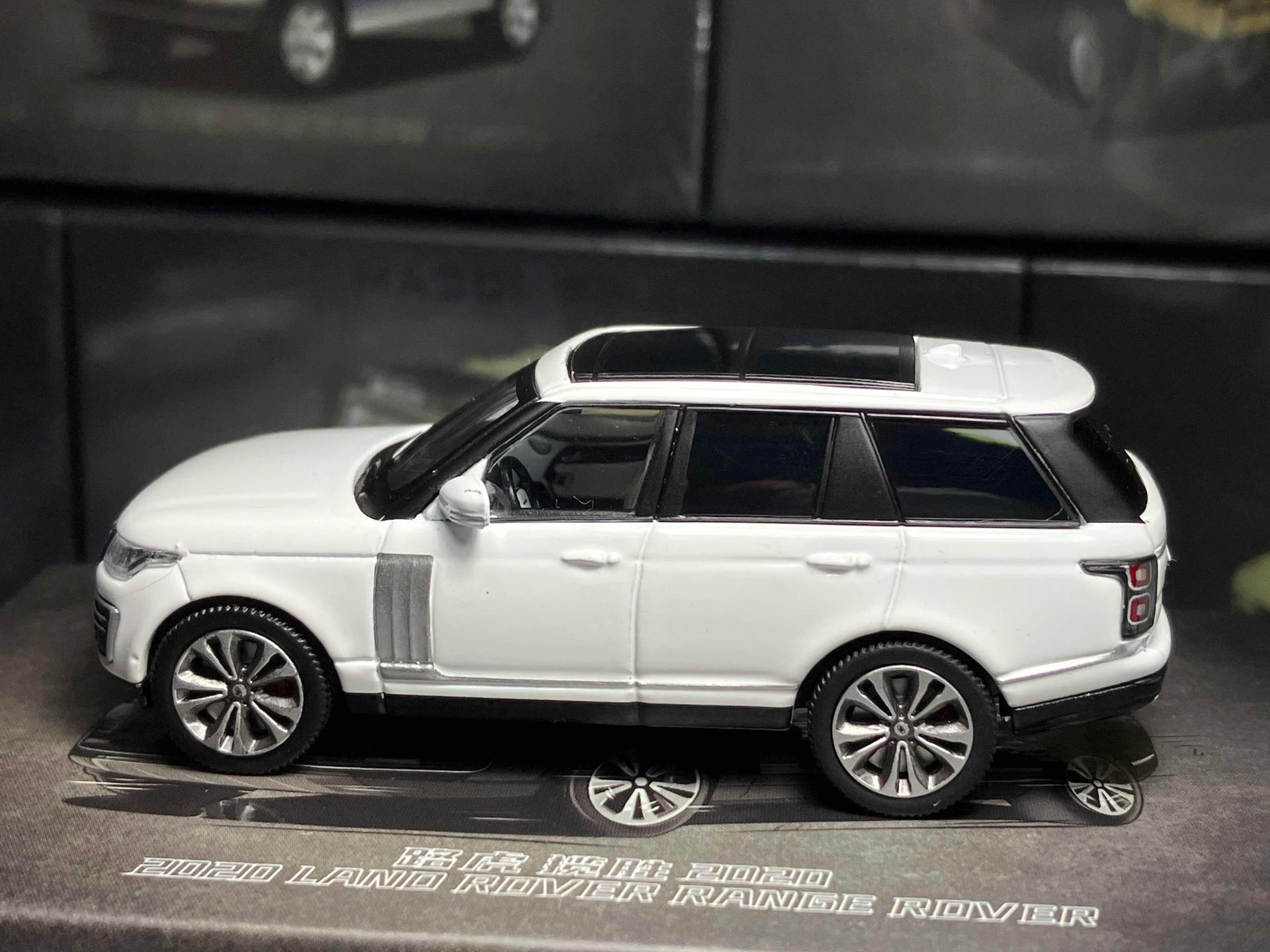1/64 Range Rover⚪️