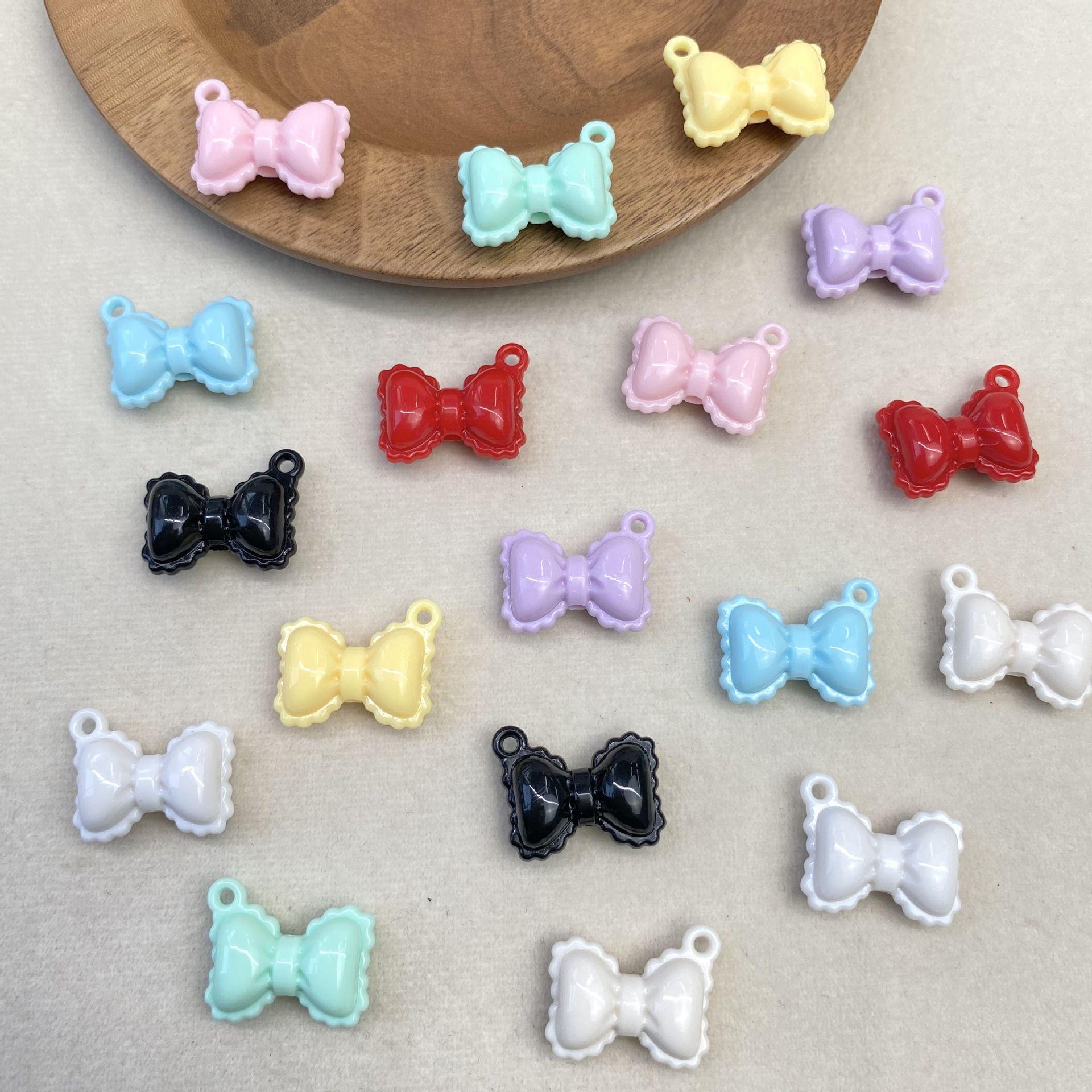 Ribbon pendant