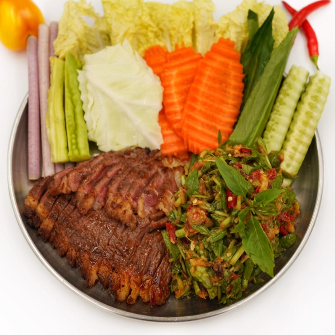 បុកម្អមអំពិលខ្ចីផ្ទាប់សាច់គោអាំង
