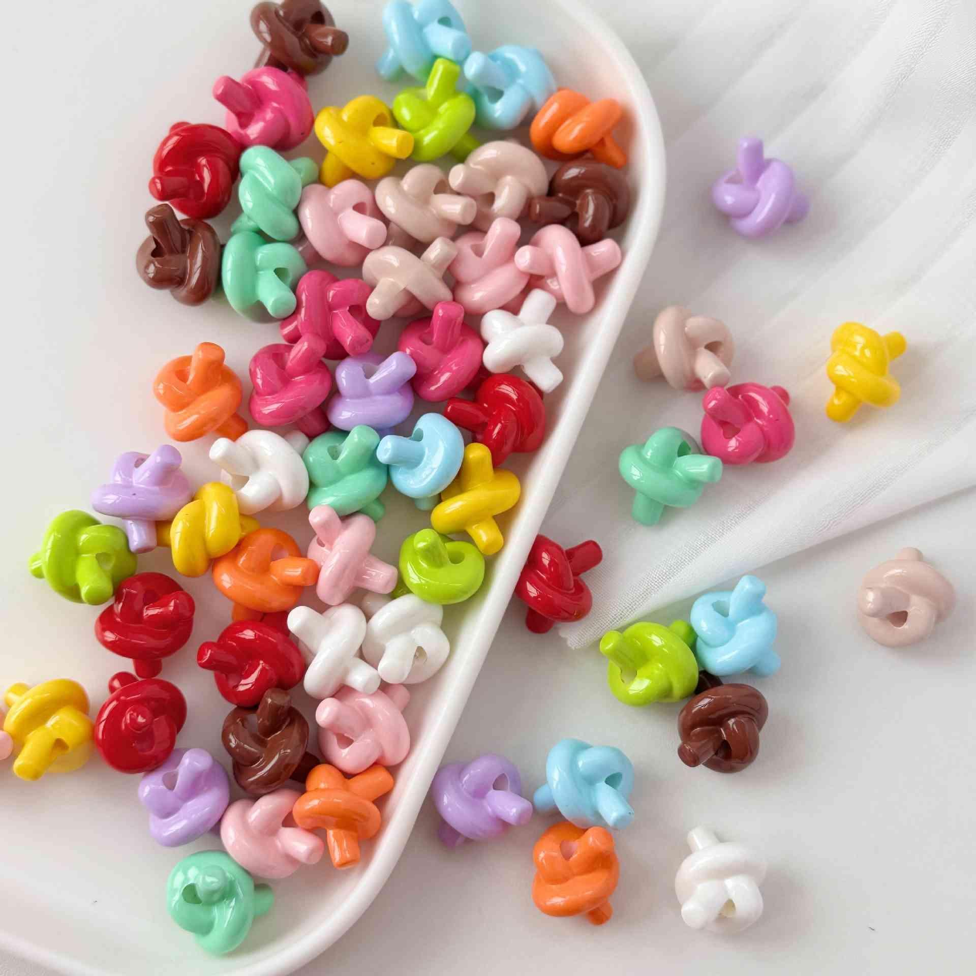 Knot bead