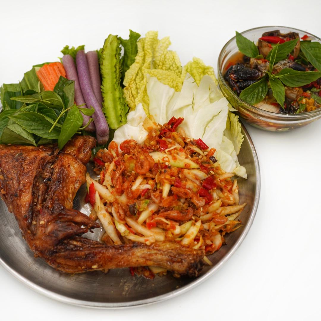 បុកល្ហុងក្តិបអំពិល+ភ្លៅមាន់+ភ្លាក្តាមប្រៃ