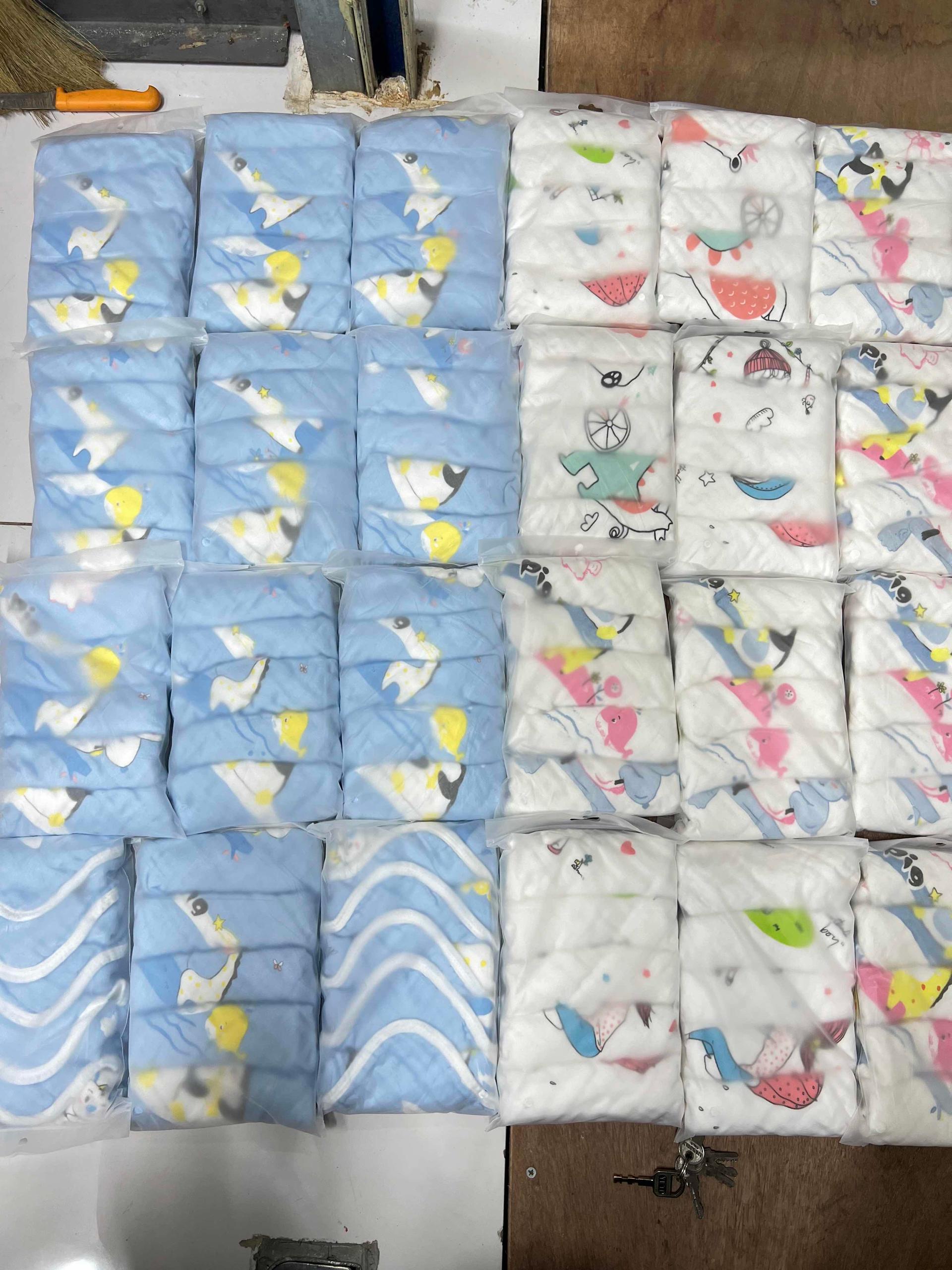 កន្សែងជូតមាត់baby 4.5$