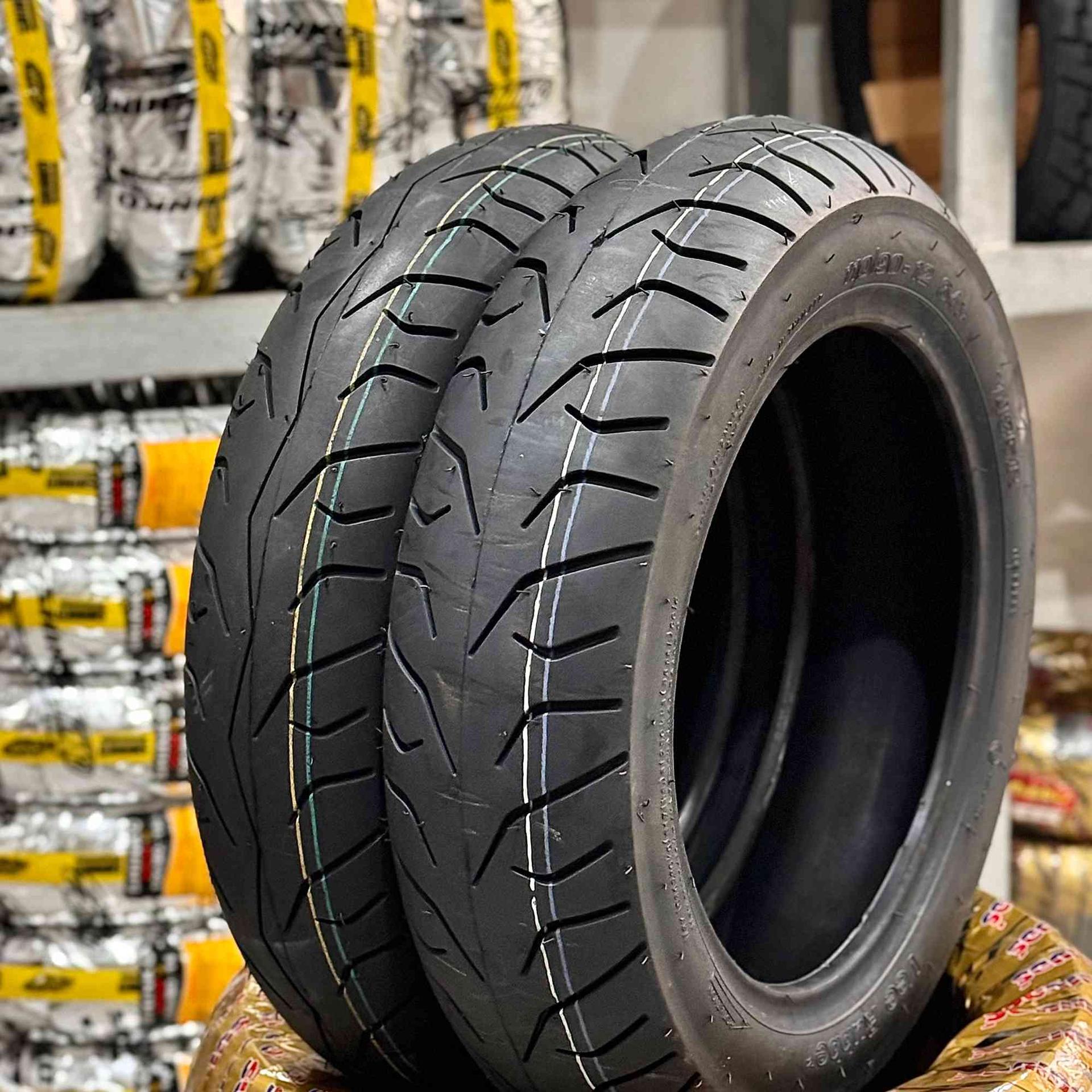 VRM435 (MAXI SCOOTER TIRE)