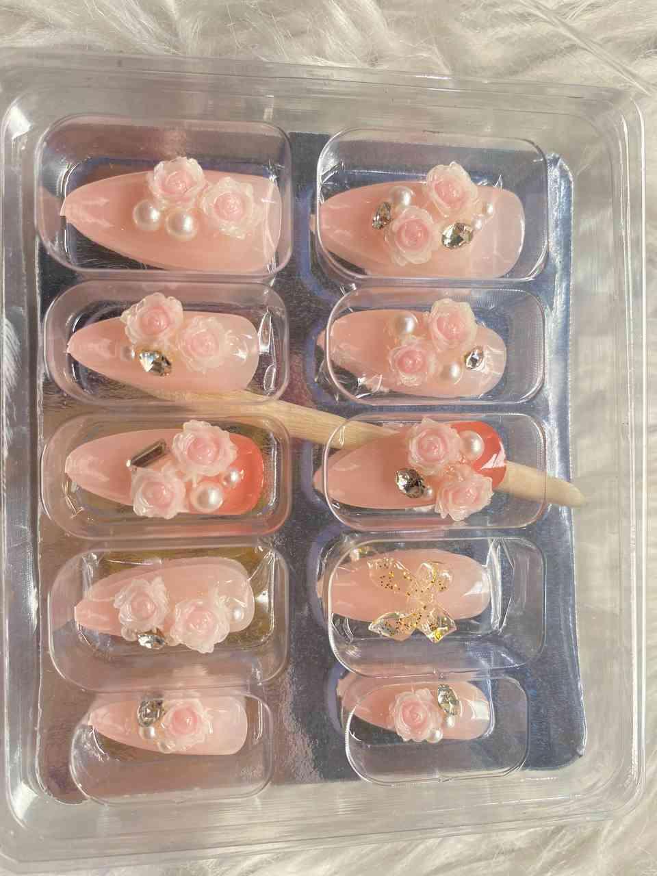 ក្រចកបិត
