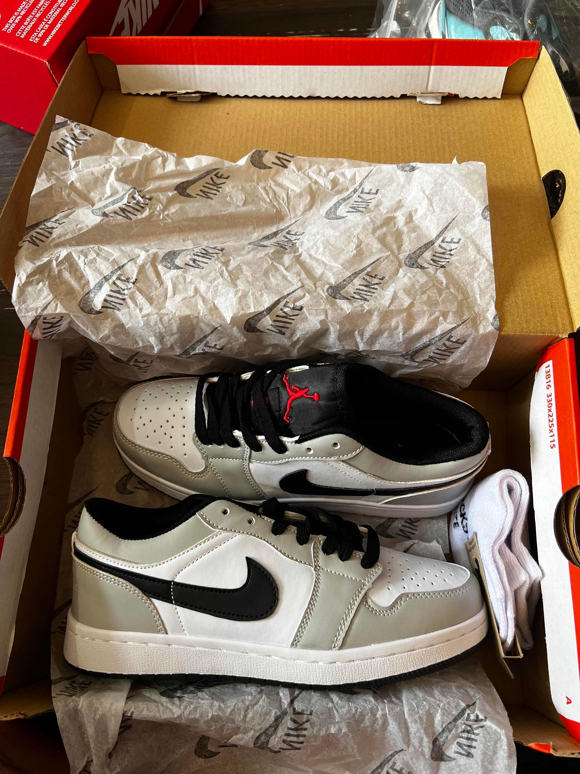Jordan 1 កខ្លី