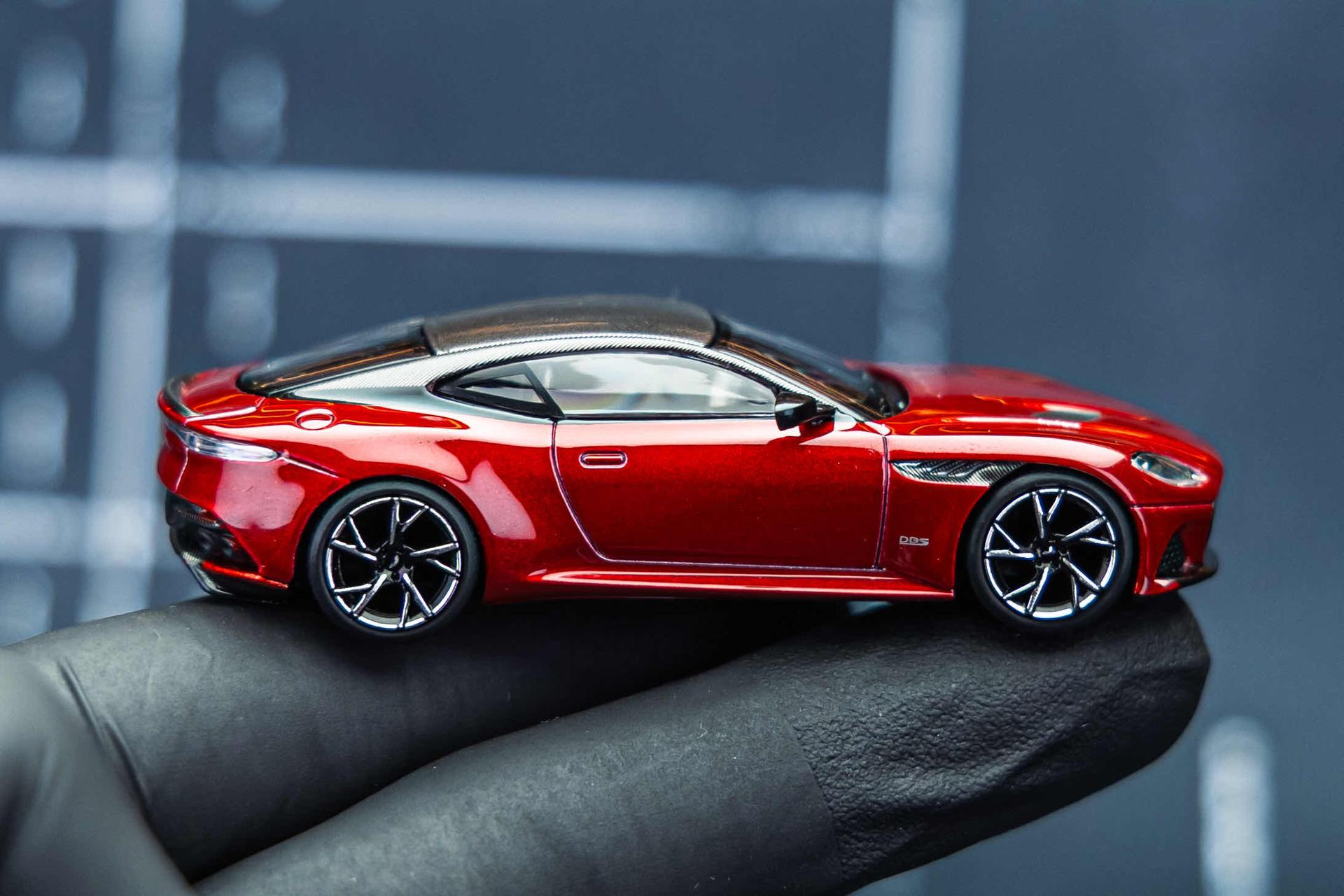 1/64 Aston Martin DBS🔴(Hyper Red)