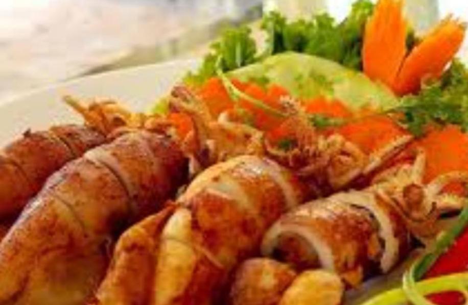 មឹកអាំងអំបិលម្ទេស / 盐和胡椒烤鱿鱼