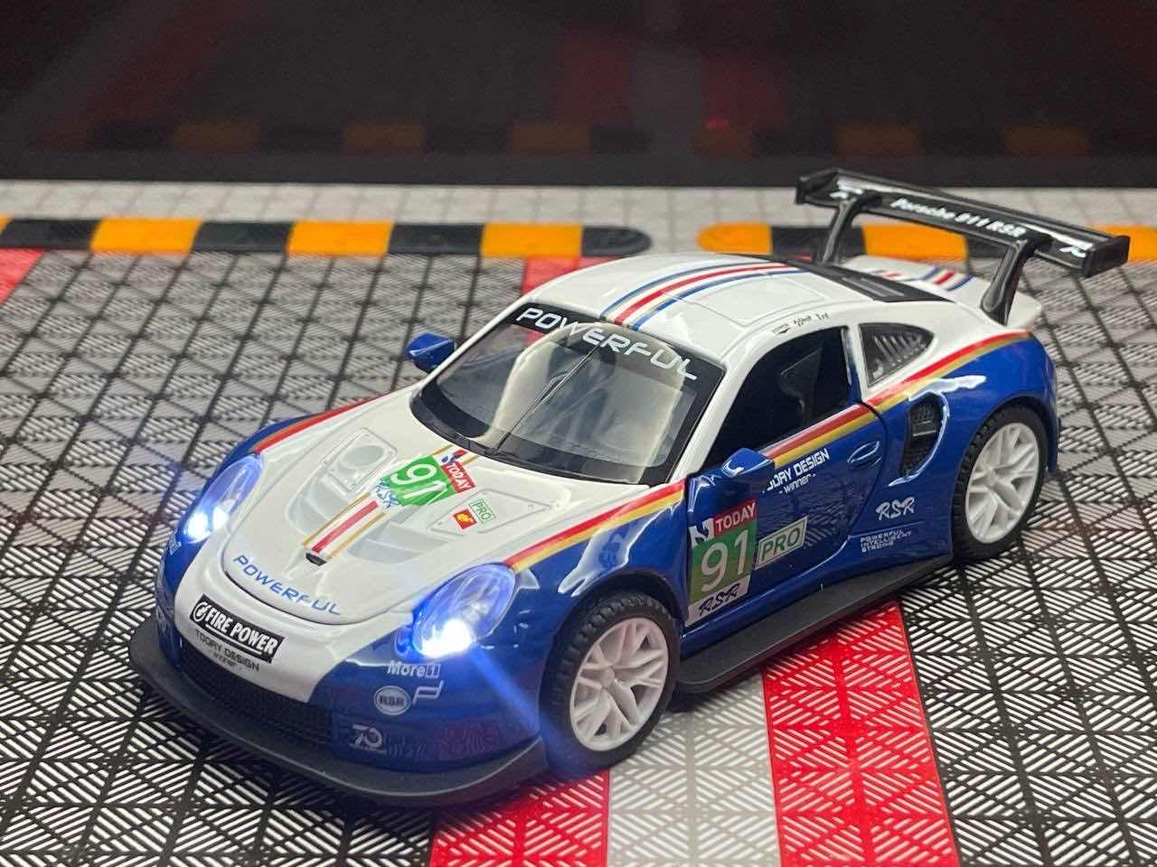 Porsche 911 RSR