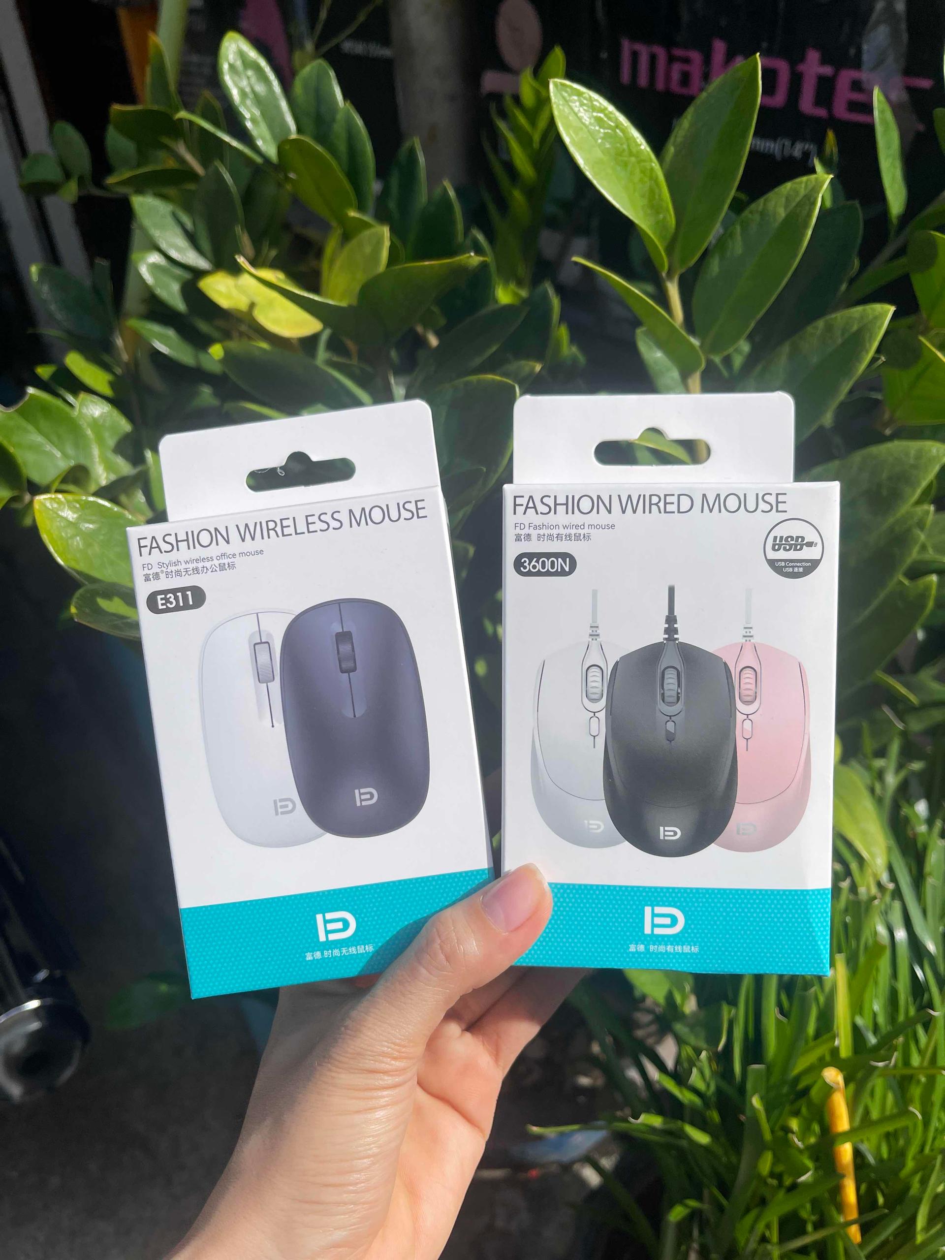 mouse មានទាំងខ្សែរ នឹង Wireless ទំហំស្រួលកាន