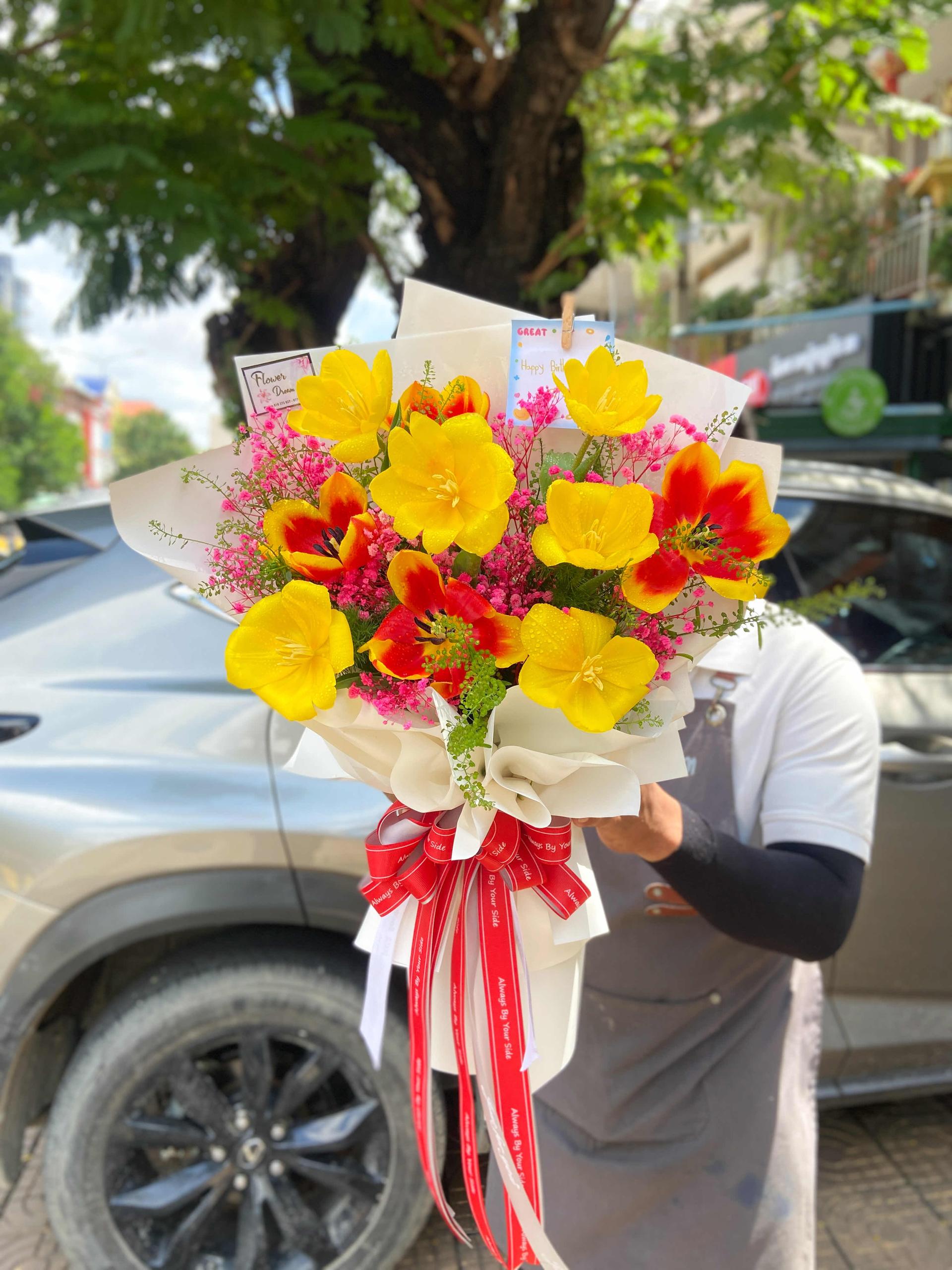បាច់​ផ្កា​tulip​ទឹកក្រូច​+លឿង